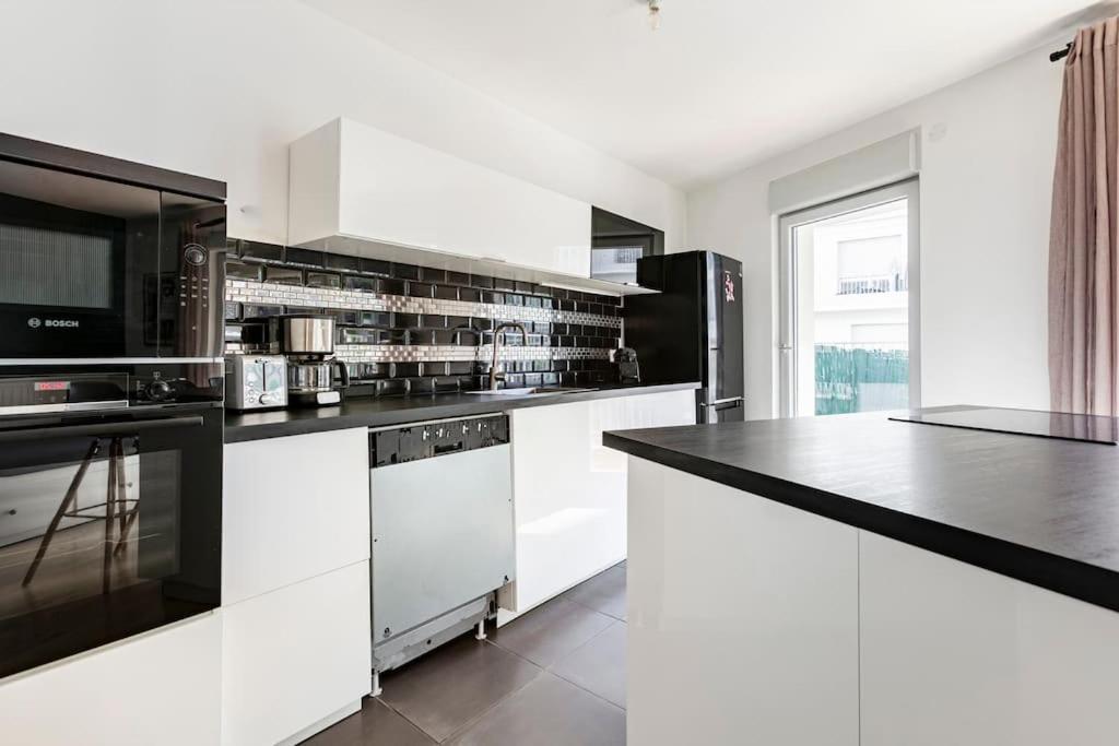 Grand Appartement , Paris La Defense Arena, 50 Metres De La Gare, 15 Min Champs Elysees Нантерр Екстер'єр фото